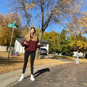 Meet your Posher, Casey